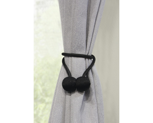 Gardine mit schwarzem Magnet-Raffhalter