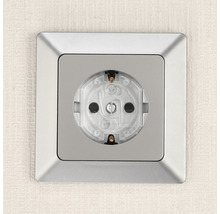 Steckdose mit quadratischer Blende