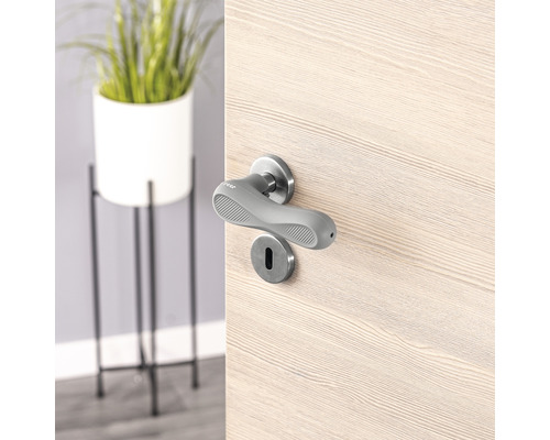 Tür mit Türgriff und Kindersicherung