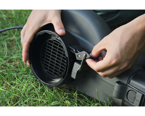 Detailaufnahme eines Gebläses mit Verschluss auf Rasen