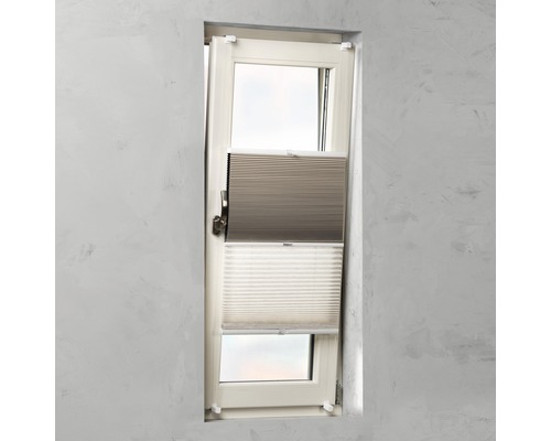 Plissee am Fenster zur Lichtregulierung