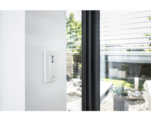 Fernbedienung für Jalousien an der Wand montiert