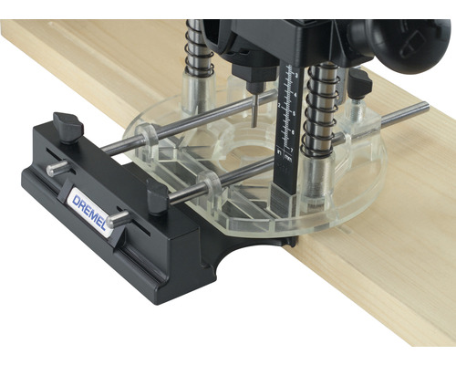 Dremel Logo mit Fräsvorsatz zum Fräsen von Holz