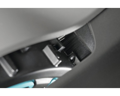 Detailaufnahme eines Rasentrimmerkopfes mit Faden