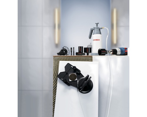 Fliesenbohrer-Set mit Bohrkrone, Absaugvorrichtung und Sprühflasche der Marke Bosch