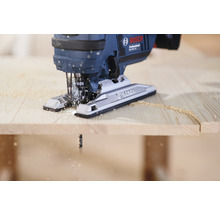 Bosch Stichsäge beim Schneiden von Holz