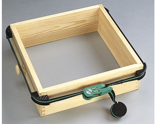 Holzkasten mit Ratschenbandspanner zur Fixierung von Holzverbindungen