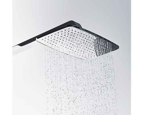 Quadratischer Duschkopf mit Wasserstrahl