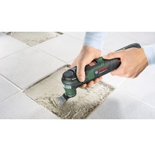 Bosch Multifunktionswerkzeug im Einsatz beim Fliesenfugen entfernen