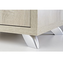 Detailaufnahme eines Möbelstücks mit Holzstruktur und silberfarbenen Füßen