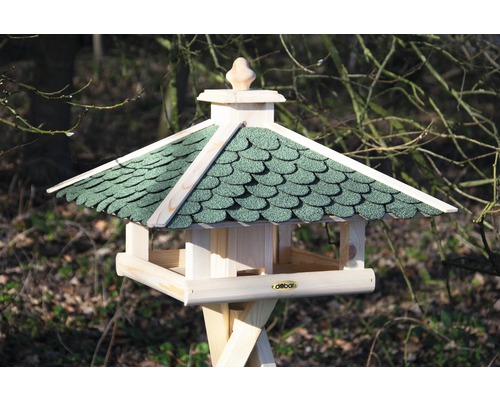 Vogelhaus mit grünem Dach und Holzständer