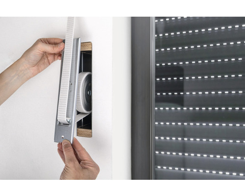 Installation eines Rollladengurts in einem Rolladenkasten