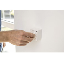 Hand bedient Dimmschalter an der Wand