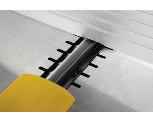 Detailansicht Hobelmesser auf einer Abricht- und Dickenhobelmaschine