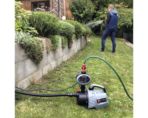 Gartenbewässerung mit Hauswasserwerk im Garten