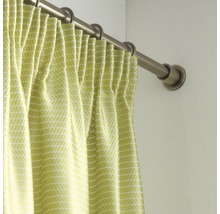 Gardine mit Muster an einer Gardinenstange