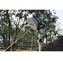 Gartendusche mit Duschkopf und Wasserstrahl