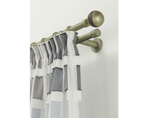 Doppelgardinenstange mit Vorhang