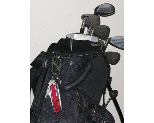 Golftasche mit Golfschlägern und Schlüsselanhänger