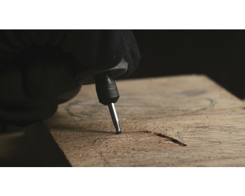 Werkzeug beim Bearbeiten von Holz