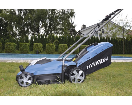 Hyundai Rasenmäher im Garten