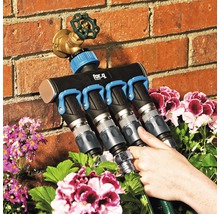 For.q Verteiler mit vier Anschlüssen am Wasserhahn, um mehrere Gartenschläuche anzuschließen