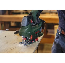 Bosch Stichsäge im Einsatz auf einem Werkstück.