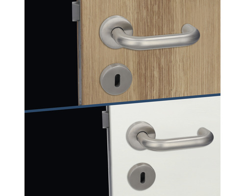 Türbeschlag aus Edelstahl an zwei verschiedenen Türen