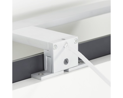 Detailaufnahme einer LED-Leuchte mit Kabelanschluss.