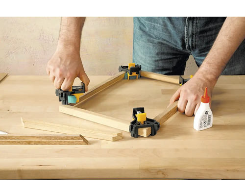 Verwendung von Eckspannzwingen zum Verleimen eines Holzrahmens