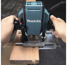 Makita Oberfräse im Einsatz an einem Werkstück aus Holz