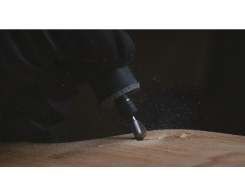 Werkzeug beim Gravieren von Holz