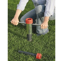 Bodenprobennehmer im Einsatz auf Rasenfläche