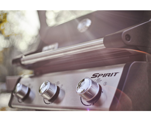 Detailansicht eines Spirit Gasgrills mit Drehreglern