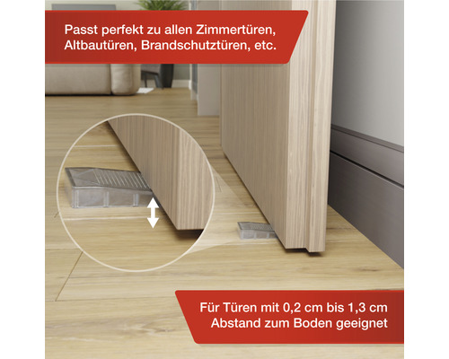 Türstopper unter einer Holztür auf Holzboden