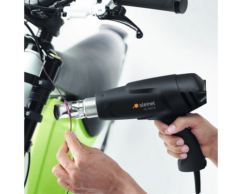 Steinel Heißluftpistole HL 1821 S im Einsatz zum Erhitzen eines Kabels