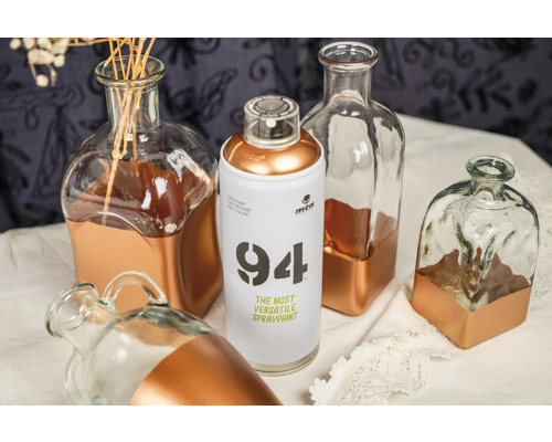 Sprühfarbe mit Glasvasen
