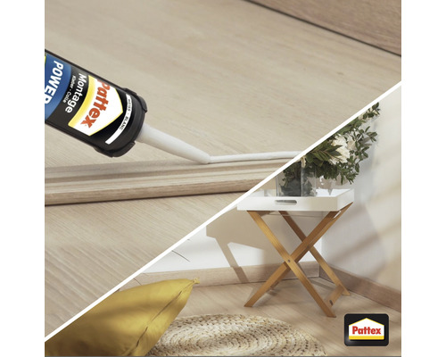 Anwendung von Pattex Montagekleber auf einer Holzleiste und eine Szene mit Beistelltisch, Kissen und Teppich.