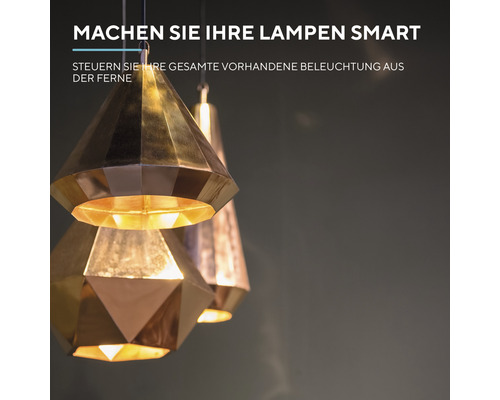 Zwei Lampen mit geometrischem Lampenschirm hängen von der Decke