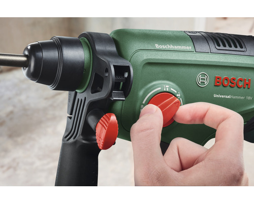 Nahaufnahme eines Bosch Bohrhammers mit Drehknopf und Hand