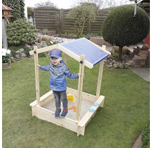 Kindersandkasten mit Dach im Garten