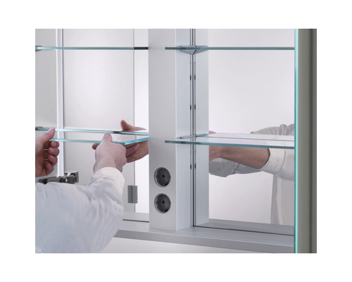 Einbau eines Glasbodens in einen Spiegelschrank