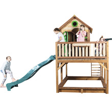 Spielturm mit Rutsche und Sandkasten für Kinder im Garten