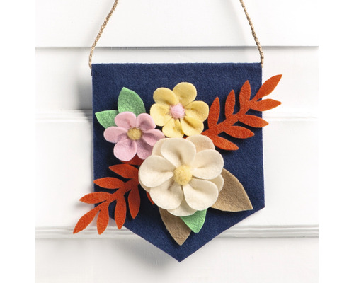 Dekobanner aus Filz mit Blumenmuster