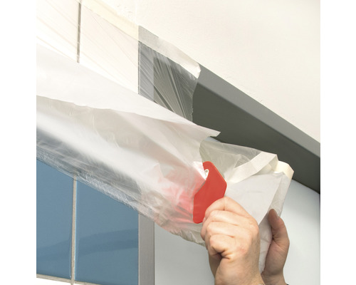 Abdeckfolie mit Klebeband wird angebracht