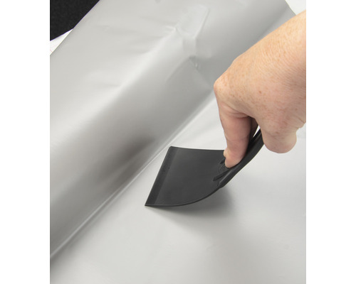 Anbringen einer Folie mit einem Rakel