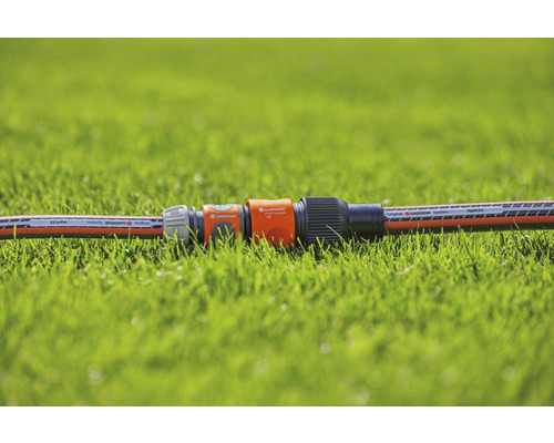 Gardena Schlauchverbinder auf Gras