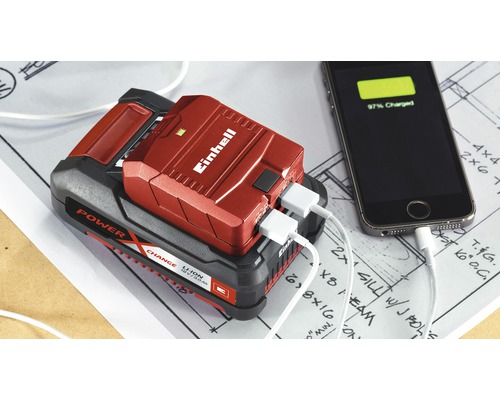 Einhell Power X-Change Akku Adapter mit zwei USB Anschlüssen und geladenem Smartphone