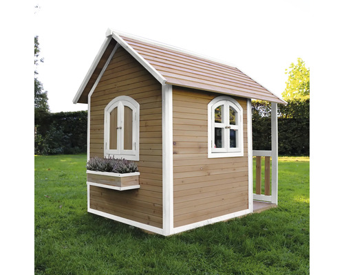 Holzspielhaus mit Fenstern und Blumenkasten im Garten