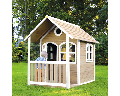 Holzspielhaus mit Veranda im Garten